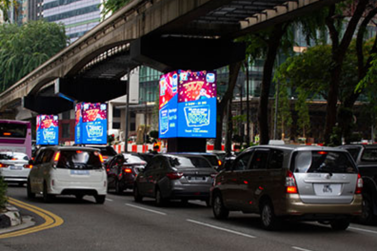 DOOH pillar wrap