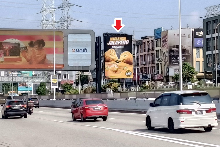 1 Panel Vertical Minipole Billboard at Kelana Jaya, Selangor (opposite LRT Kelana Jaya)