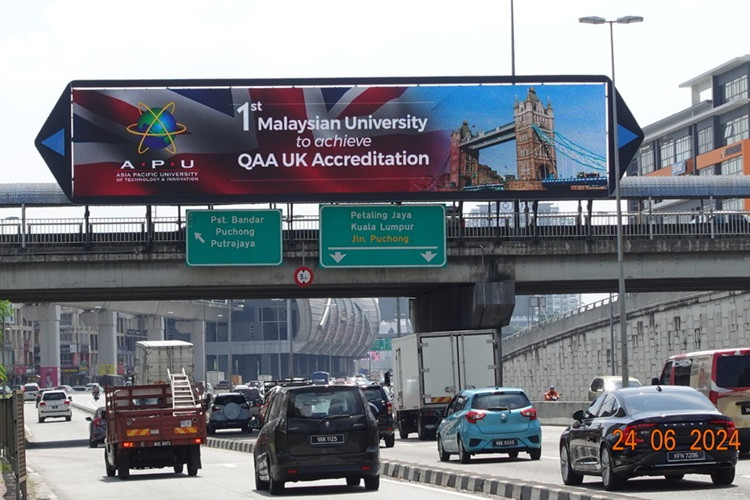 1 Panel Digital Overhead Bridge Billboard at LDP Highway KM23.25, Puchong, Selangor (near Puchong Business Centre)
