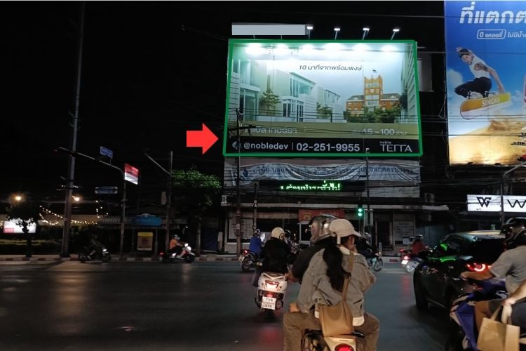 Phetchaburi Road, Bangkok, Bangkok Phrom Phong intersection