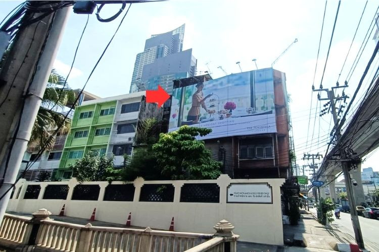 1 Panel Classic Billboard Billboard at Charoen Nakhon Road, Bangkok, Khlong San, Bangkok In front of the Peninsula Hotel
