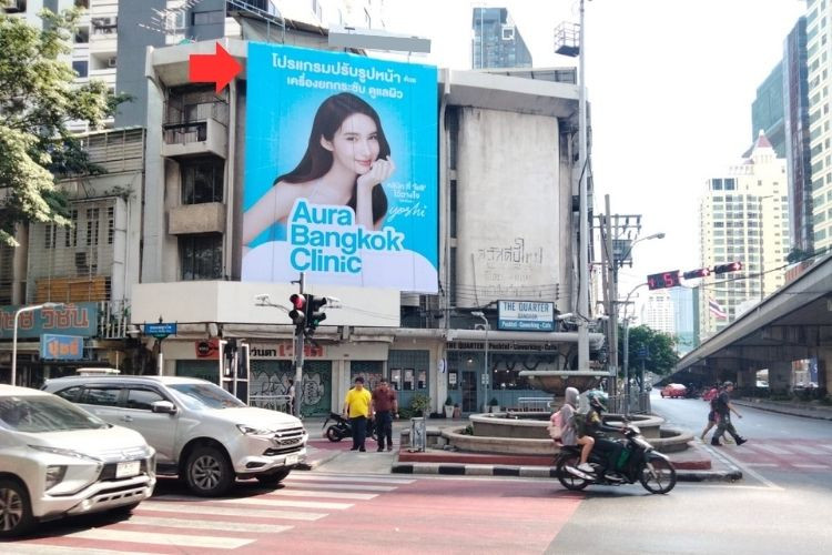 1 Panel Vertical Classic Billboard Billboard at Phaya Thai Rd, Bangkok, Bangkok Ratchathewi intersection
