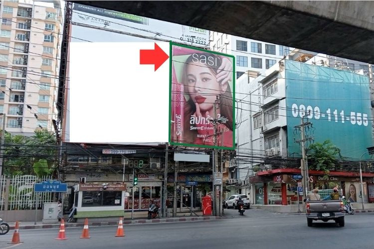 1 Panel Vertical Classic Billboard Billboard at On Nut intersection, Bangkok, Khlong Toei, Bangkok (Sukhumvit intersection, Phra Khanong)