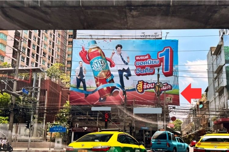 1 Panel Classic Billboard Billboard at On Nut intersection, Bangkok, Chatuchak, Bangkok (Sukhumvit intersection)