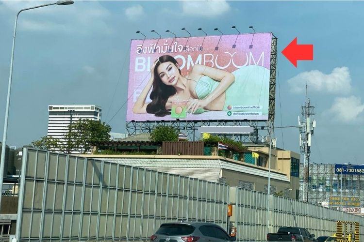 SIrat Expressway, Bangkok, Phaya Thai, Bangkok In front of the Chatuchak - Ratchavipha District Office (Vibhavadi Tollway)