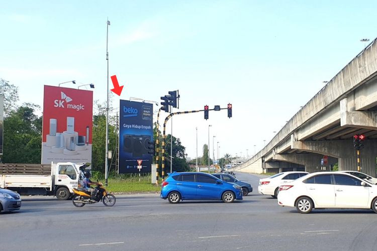 Vertical Minipole Billboard at Jalan Penrissen / Jalan Tan Sri Datuk Amar Wee Boon Ping, Kuching, Sarawak