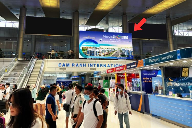1 Sided Horizontal Airport LED Screen Billboard at Cam Ranh International Airport, Khanh Hoa (inside international arrival)