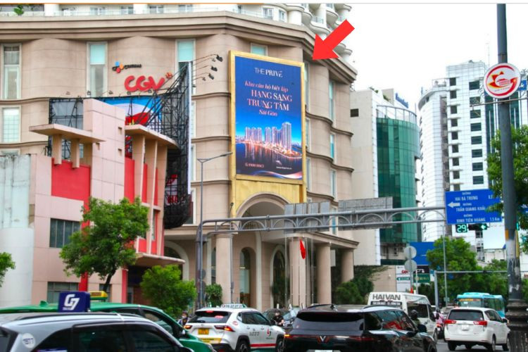 1 Sided Vertical Digital Screen Billboard at 83 Ly Chinh Thang, District 3, Ho Chi Minh City