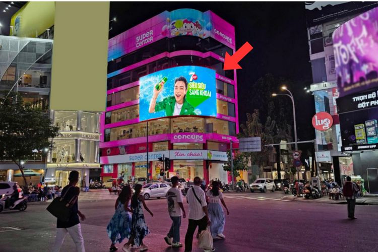 1 Sided Horizontal Digital Screen Billboard at 13 Nguyen Trai, District 1, Ho Chi Minh City (Con Cung)
