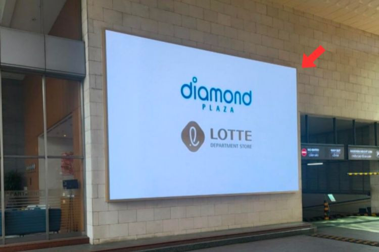 1 Sided Wall-Mounted Billboard at 34 Le Duan, District 1, Ho Chi Minh City (Diamond Plaza)