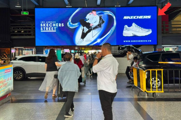 Tan Son Nhat International Airport, Ho Chi Minh City (Taxi Pick Up Area)