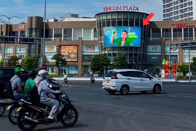 1 Sided Horizontal Curved LED screen Billboard at 910A Ngo Quyen, Son Tra District, Da Nang City (Song Han Bridge Roundabout)