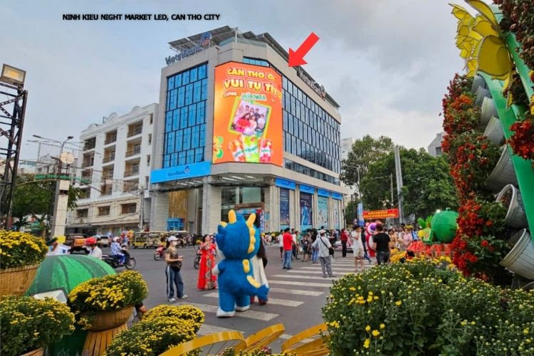 1 Sided Vertical Digital Screen Billboard at 59-59A Phan Dinh Phung, Ninh Kieu District, Can Tho City (Ninh Kieu Night Market)