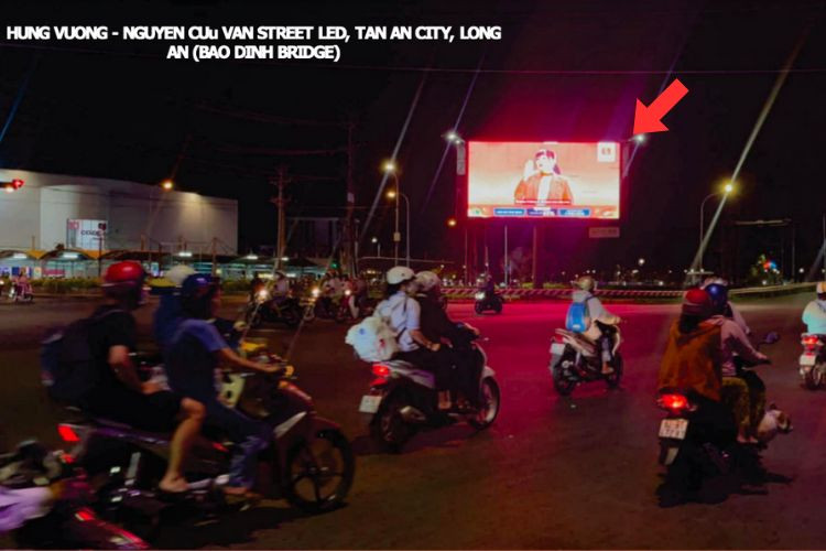 Night view - Horizontal LED Unipole Billboard at Hung Vuong - Nguyen Cuu Van Street, Tan An Ward, Tay Ninh (Bao Dinh Bridge)