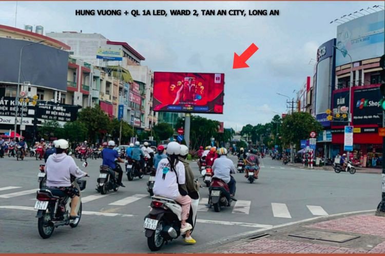 1 Panel Horizontal LED Unipole Billboard at Hung Vuong, Tan An Ward, Tay Ninh (Hung Vuong - QL1A Intersecton)