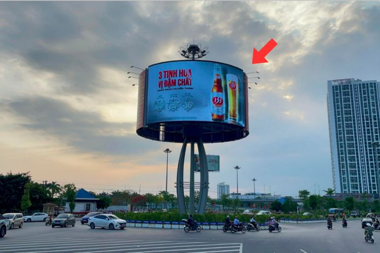 1 Sided Curved Digital Screen Billboard at Hung Vuong, Hong Bang Ward, Hai Phong City (Vincom Imperia Roundabout)
