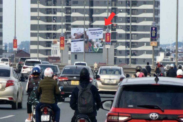 1 Panel Horizontal Wall-mounted Pano Billboard at Nhat Tan Bridge, Dong Anh, Ha Noi City