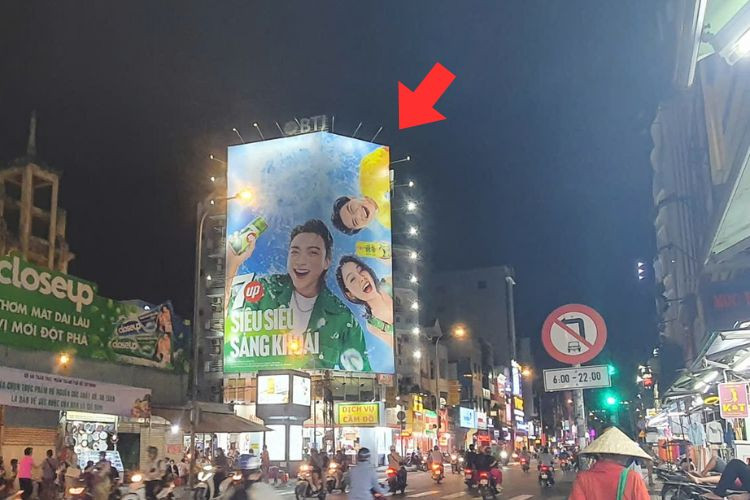 Night view - Vertical Wallscape Billboard at 312 Hai Ba Trung, Tan Dinh Ward, Ho Chi Minh City