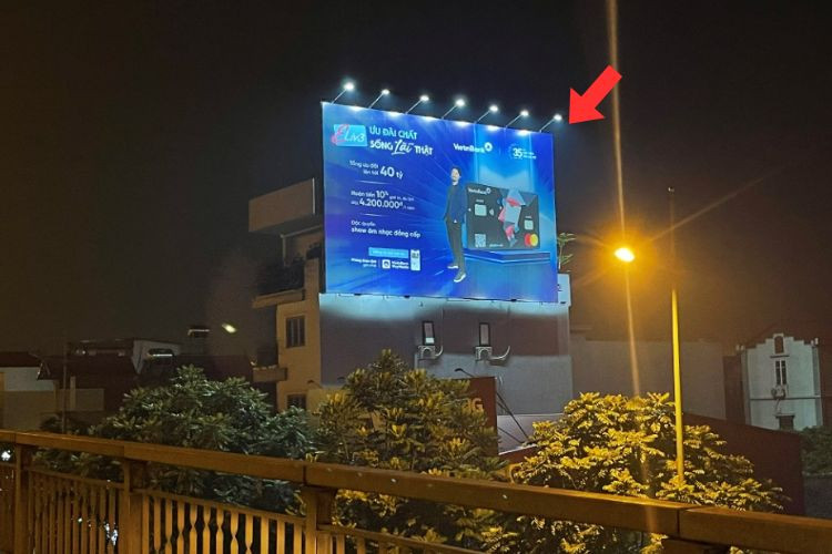 Night view - Horizontal Wall-mounted Pano Billboard at 25 Truong Sa, Dong Anh, Ha Noi City (Dong Tru Bridge)