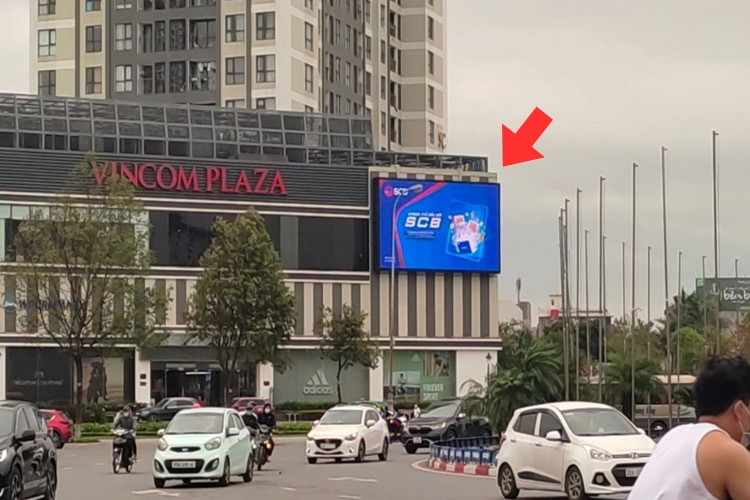 1 Sided Horizontal LED Wall Cladding Billboard at Ly Thai To – Tran Hung Dao Intersection (Six-way Junction), Suoi Hoa Ward, Bac Ninh