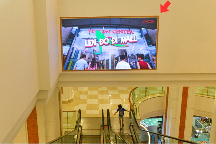 1 Sided Horizontal LED Screen Billboard at 72A Nguyen Trai, Khuong Dinh Ward, Ha Noi City (Vincom Mega Mall Royal City)