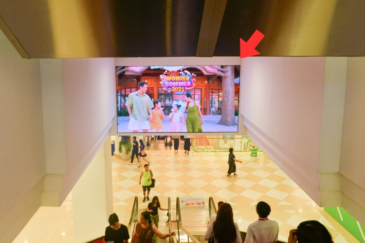 1 Sided Horizontal LED Screen Billboard at 72A Nguyen Trai, Khuong Dinh Ward, Ha Noi City (Vincom Mega Mall Royal City)