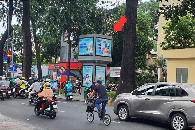 8 Sided Vertical E-tower Panel Billboard at 06 Vo Van Tan Street, Ward 6, Ho Chi Minh City