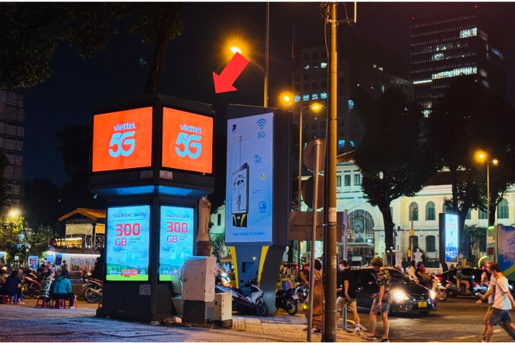 8 Sided Vertical E-tower Panel Billboard at No. 1 Paris Commune Square, 63 Nguyen Du Street, Sai Gon Ward, Ho Chi Minh City