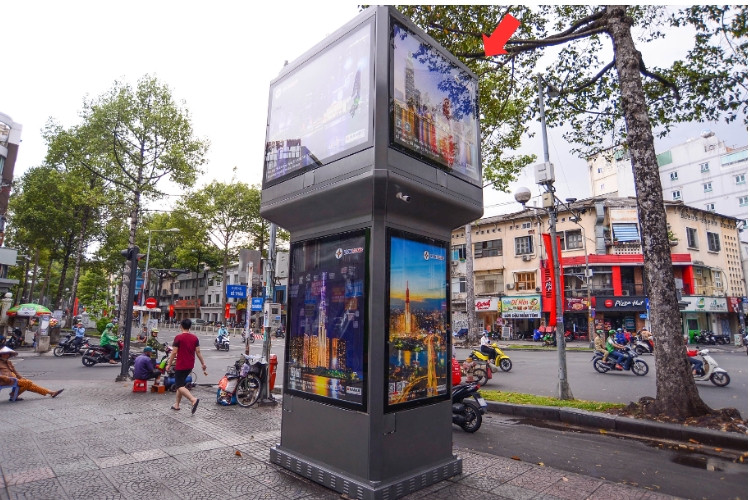 8 Sided Vertical E-tower Panel Billboard at 147 Tran Hung Dao, Ben Thanh Ward, Ho Chi Minh City
