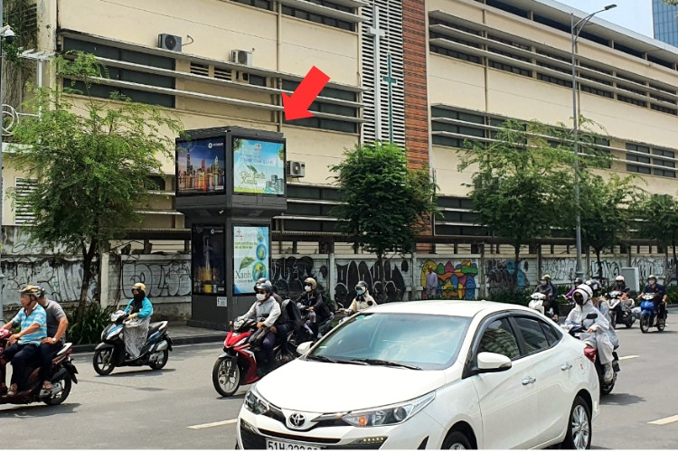 8 Sided Vertical E-tower Panel Billboard at 6 Ton Duc Thang, Sai Gon Ward, Ho Chi Minh City