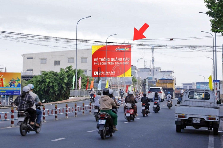 Day view - Horizontal Iron Frame Panel Billboard at Nhi Kieu Bridge, Cai Khe Ward, Can Tho City