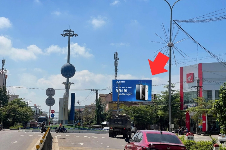 1 Panel Horizontal Wallscape Billboard at Le Duan Street Axis – Monument Roundabout, Phan Thiet Ward, Lam Dong