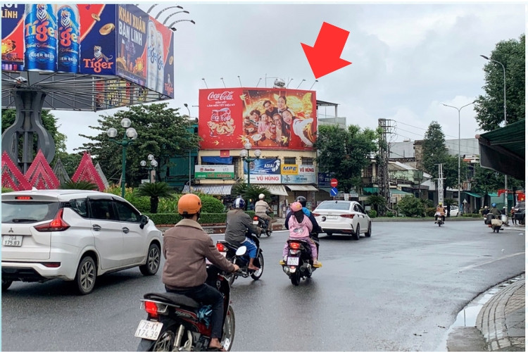 Day view-Horizontal Wallscape Billboard at Nguyen Trai – Le Loi – Nguyen Cong Phuong Intersection,, Nghia Lo Ward, Quang Ngai
