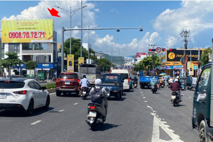 Day view- Horizontal Wallscape Billboard at 107 Ton Duc Thang, Hoa An Ward, Da Nang City