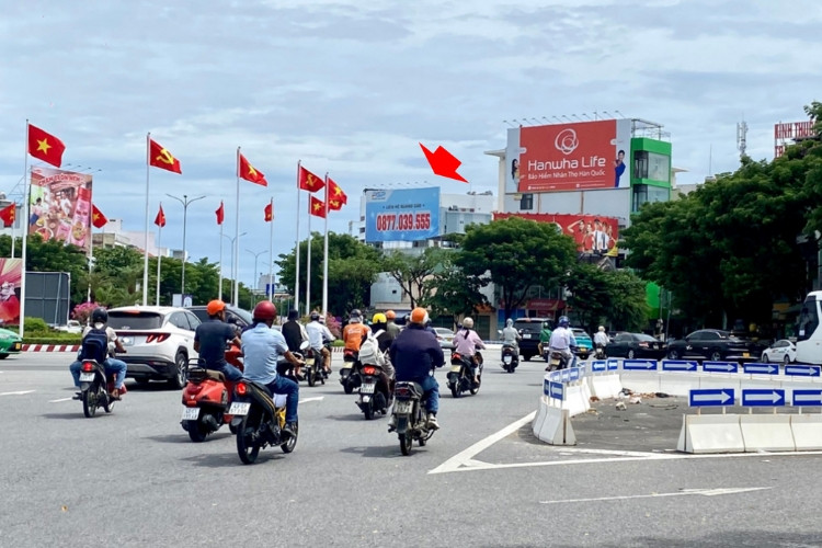 1 Panel Horizontal Wallscape Billboard at 107 Nguyen Huu Tho, Hoa Cuong Ward, Da Nang City (Duy Tan Roundabout)