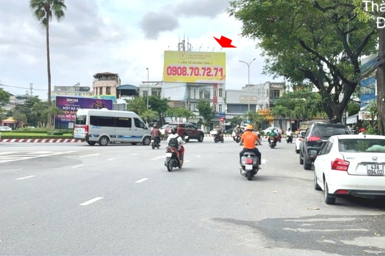 1 Panel Horizontal Wallscape Billboard at 282 Nguyen Tri Phuong, Thanh Khe Ward, Da Nang City (Nguyen Tri Phuong Roundabout)