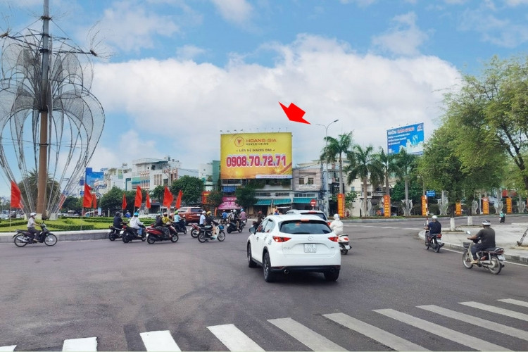 Day view- Horizontal Wallscape Billboard at Nguyen Thai Hoc- Nguyen Tat Thanh Roundabout, Quy Nhon Tay Ward, Gia Lai