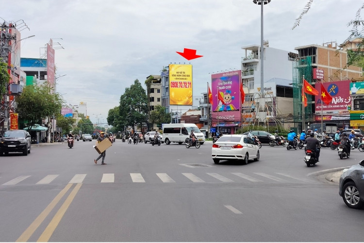 Day view- Vertical Wallscape Billboard at 328 Thong Nhat, Tay Nha Trang Ward, Khanh Hoa (Ma Vong Roundabout)