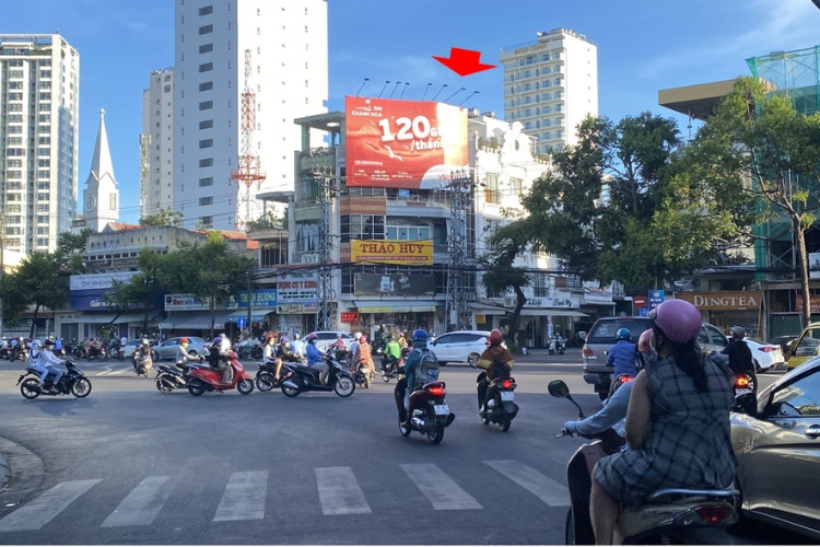 1 Panel Horizontal Wall-mounted Pano Billboard at No.26 Le Thanh Tong, Nha Trang Ward, Khanh Hoa (Le Thanh Ton 7-Way Roundabout)