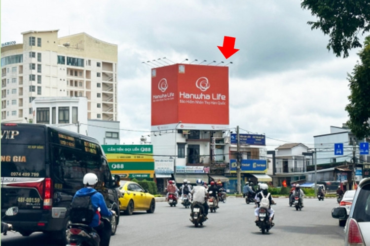 1 Panel Horizontal Wallscape Billboard at No.7, No.9 Nguyen Van Cu, Tan Lap Ward, Daklak