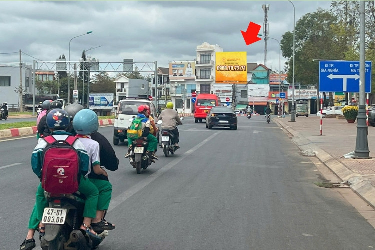1 Panel Horizontal Wallscape Billboard at 36 Le Duan, Buon Ma Thuot Ward, Daklak (Le Duan- Vo Nguyen Giap T-junction)
