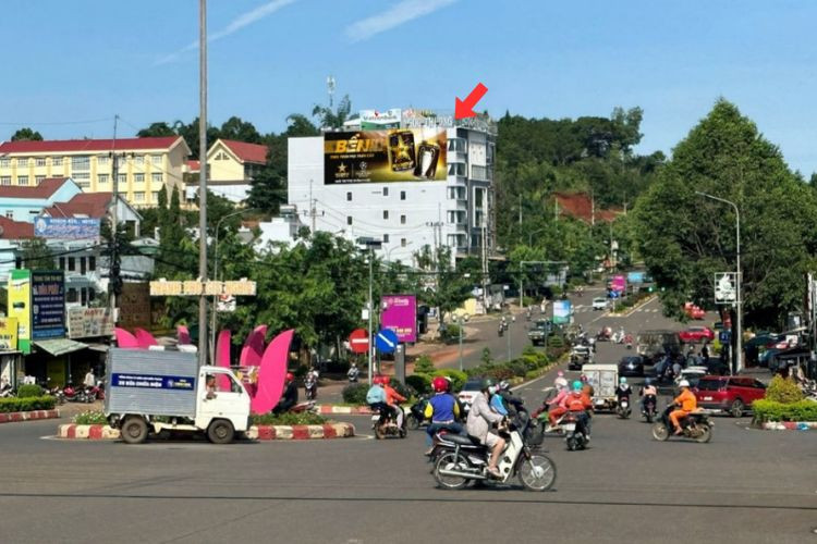 Horizontal Wall-mounted Pano Billboard at 139 Street 23/3, Bac Gia Nghia, Lam Dong