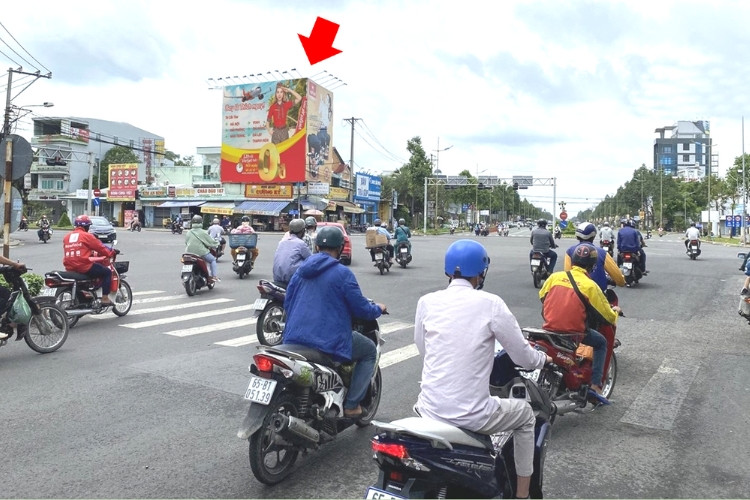 1 Panel Horizontal Wallscape Billboard at 109 Mau Than Roundabout, Cai Khe Ward, Can Tho City