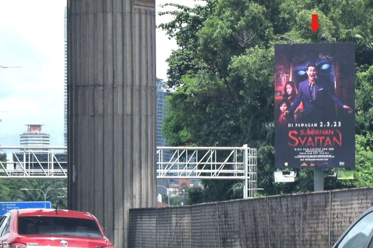 Vertical Minipole Billboard at Federal Highway, Petaling Jaya, Selangor