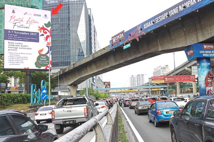 1 Panel Vertical Digital Screen Billboard at Federal Highway, Kuala Lumpur (opposite Bangsar South)