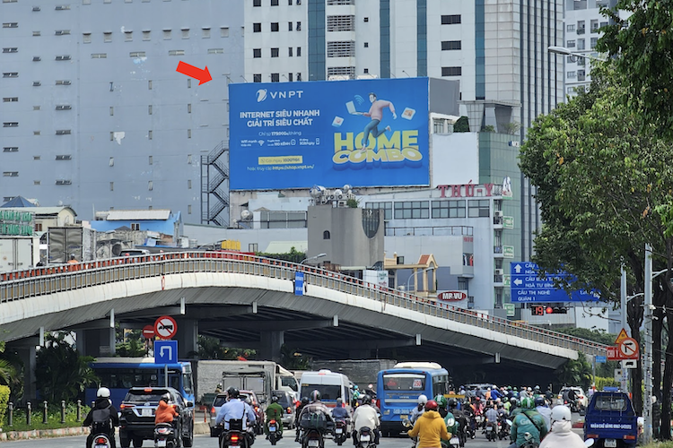 1 Sided Horizontal Wallscape Billboard at Dien Bien Phu, Binh Thanh, Ho Chi Minh City Hang Xanh Crossroad