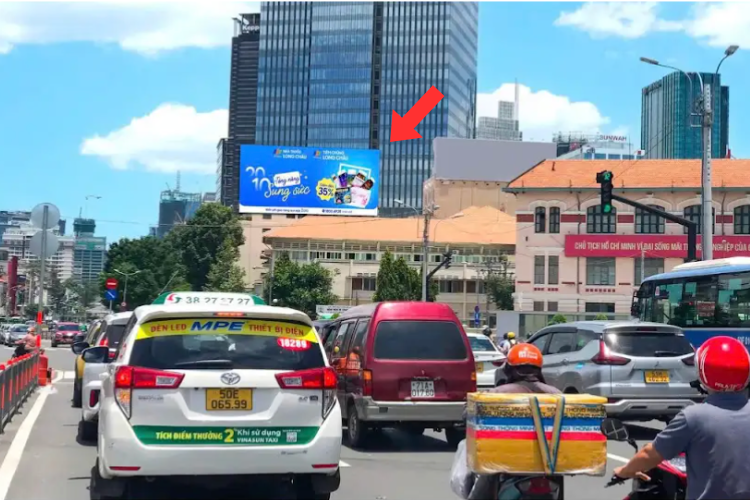 1 Panel Horizontal Digital Screen Billboard at 123 Le Loi, District 1, Ho Chi Minh City (Walking Street)