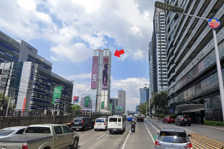 2 Panel Vertical Digital Screen Billboard at Deca Tower North Bound, Mandaluyong, Metro Manila (Near MRT Boni Station)