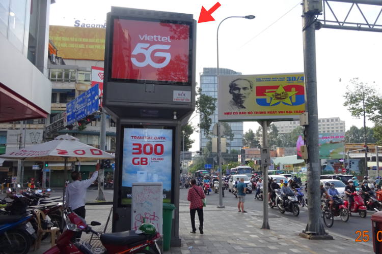 8 Sided Vertical E-tower Panel Billboard at 95A Tran Hung Dao Street, Ben Thanh Ward, Ho Chi Minh City (Lotteria)