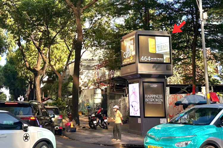 8 Sided Vertical E-tower Panel Billboard at Intersection Huynh Thuc Khang - Ho Tung Mau, Sai Gon Ward, Ho Chi Minh City (CoCo Bubble Tea)